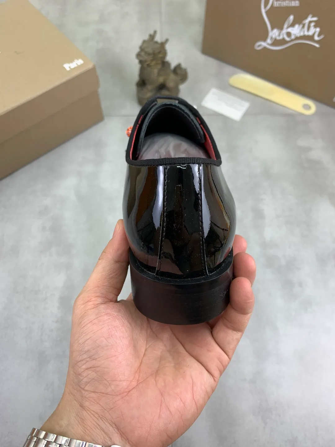 Men's shoes 💰P760 new style 💰high version 🇮🇹 CL red bottom series top purchasing original order series🔍🔍/🇮🇹Italian imported cowhide, imported genuine leather lining💪💪, completely 1⃣️ vs 1⃣️🇮🇹💪💪, ⚠Sole: The original sole provided by the original factory, the exclusive movable molded sole is super comfortable, ⚠Original factory follow-up goods, 🔍🔍high quality, you can come in and out at will, welcome to compare ⚠Size: 38-44 (45 46 can be customized)